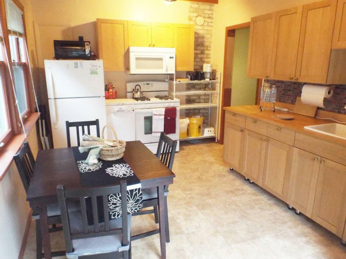 Comfortable 3 Bedroom Craftsman Bungalow In Milwaukee'S Bay View Neighborhood ภายนอก รูปภาพ